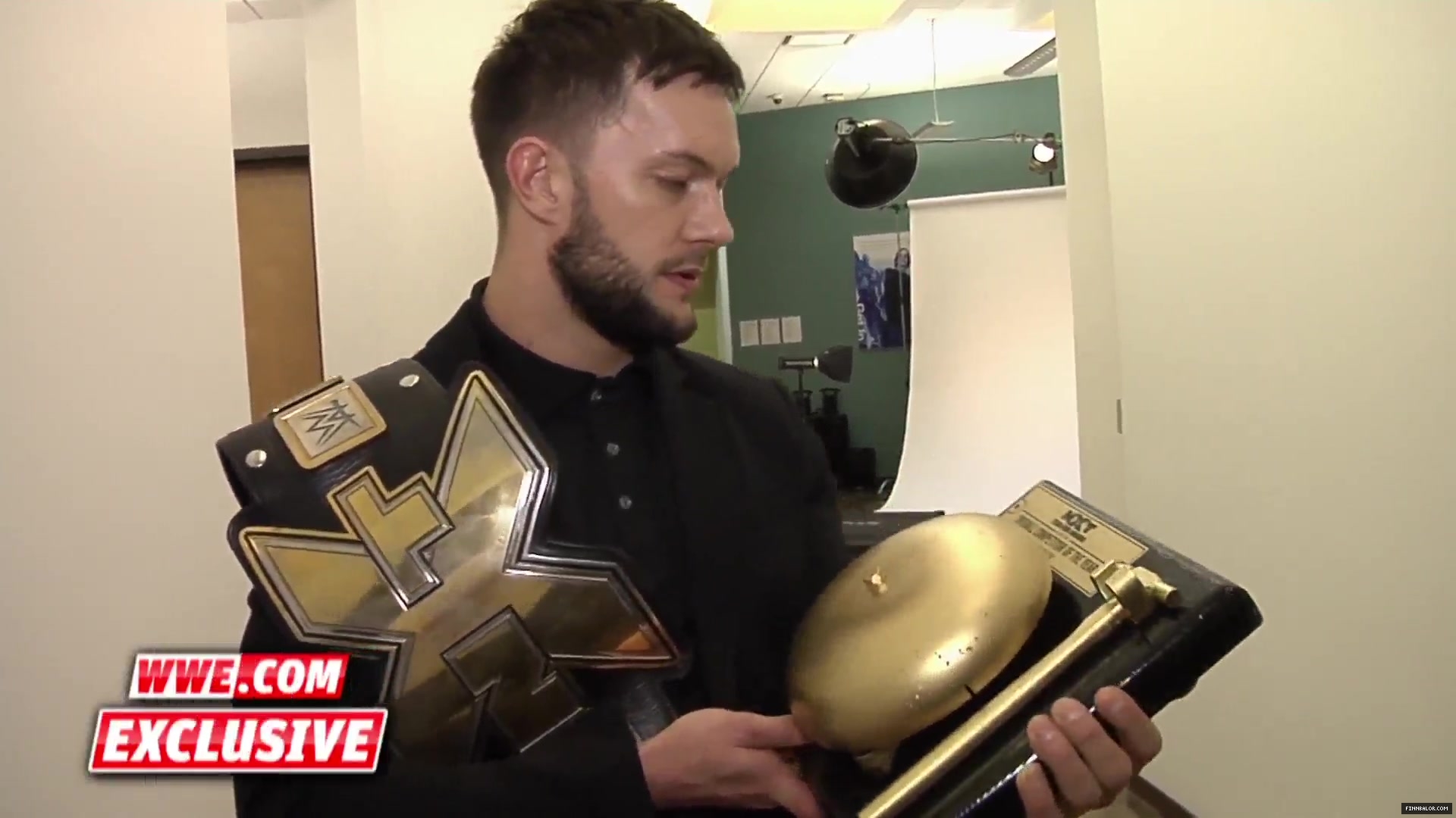 Finn_Balor_accepts_the_Overall_Competitor_of_2015_NXT_Year-End_Award__January_132C_2016_09.jpg